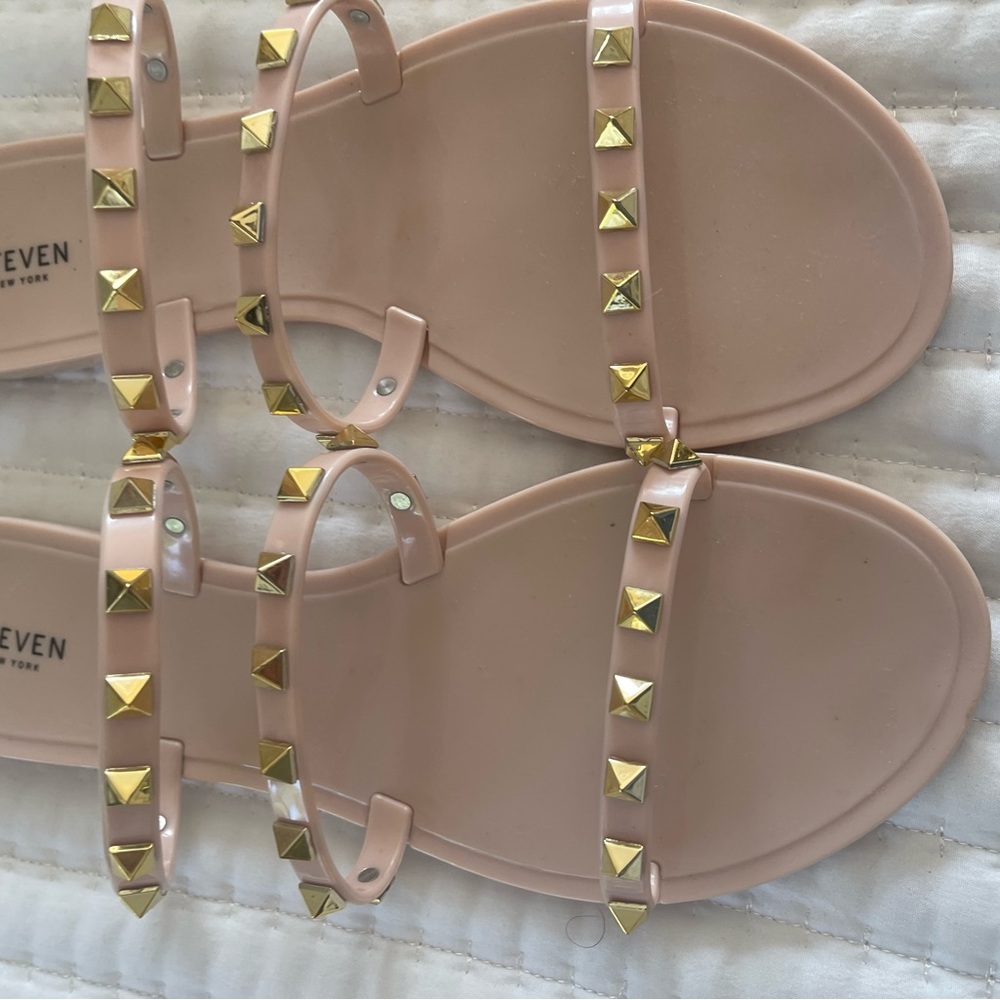 Steve Madden sandals w studs